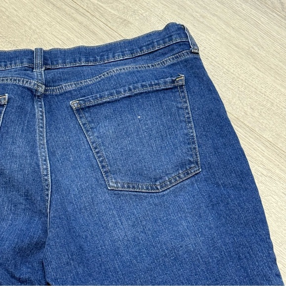 Old Navy Boyfriend Mid-Rise Cropped Women's Jeans - Picture 9 of 9